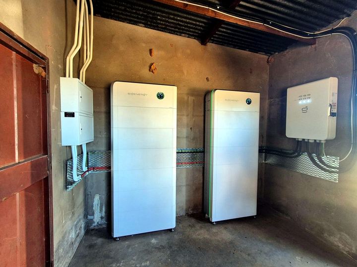 Twin battery stacks with hybrid inverters, Nagskof Elektries & Solar